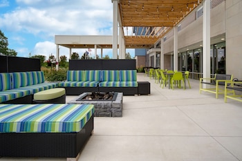 home2 suites by hilton grand rapids airport