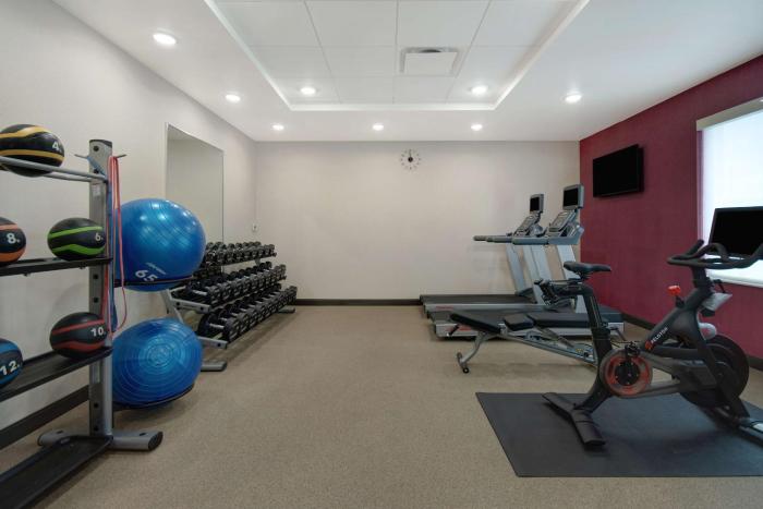 home2 suites by hilton grand rapids airport