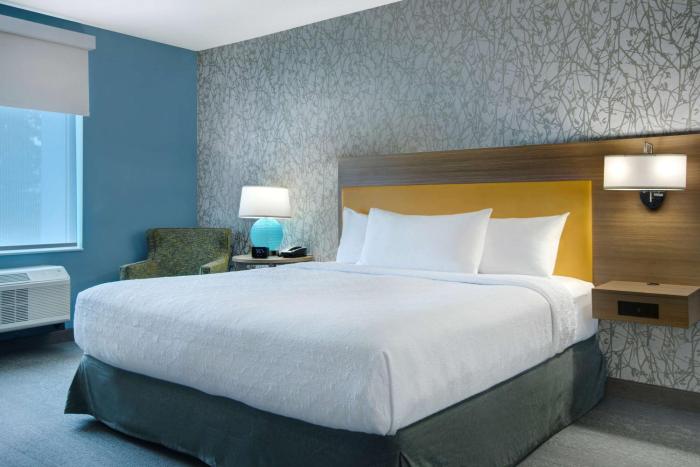 home2 suites by hilton grand rapids airport
