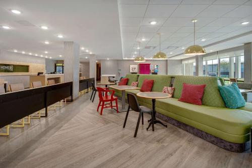 home2 suites by hilton grand rapids airport
