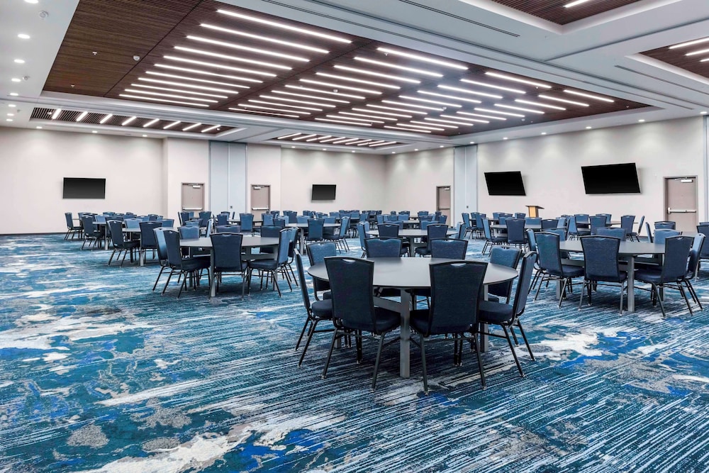 hampton inn and suites indianapolis west speedway