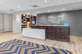 hampton inn and suites indianapolis west speedway