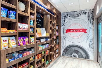 hampton inn and suites indianapolis west speedway