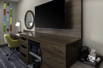 hampton inn and suites indianapolis west speedway