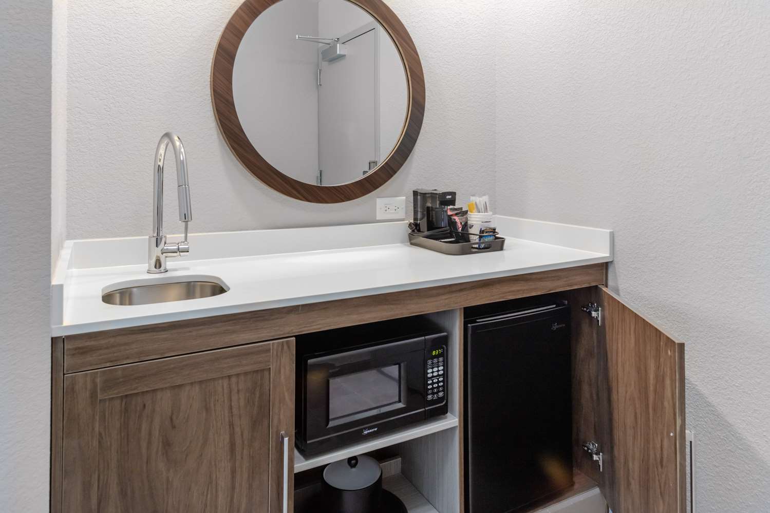 hampton inn and suites indianapolis west speedway
