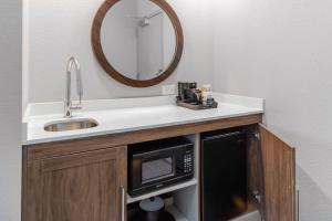 hampton inn and suites indianapolis west speedway