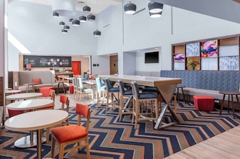 hampton inn and suites indianapolis west speedway