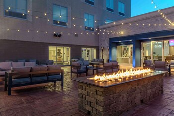 hampton inn and suites indianapolis west speedway