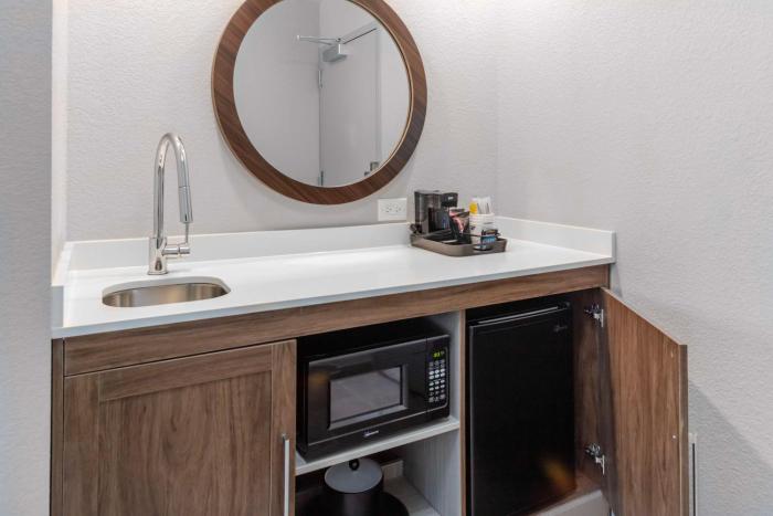 hampton inn and suites indianapolis west speedway