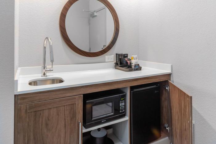 hampton inn and suites indianapolis west speedway