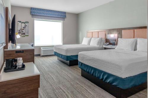 hampton inn and suites indianapolis west speedway