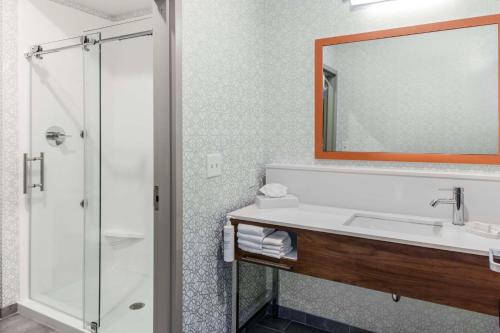 hampton inn and suites indianapolis west speedway