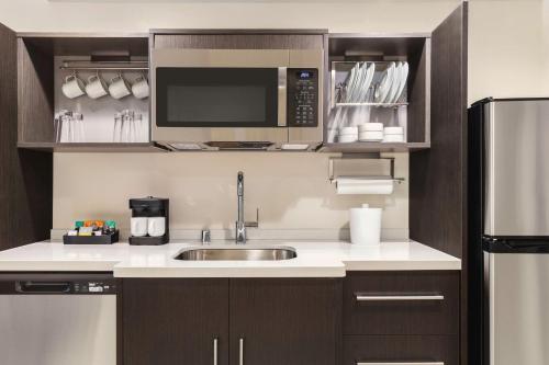 home2 suites by hilton milwaukee west