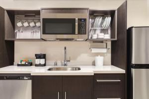 home2 suites by hilton milwaukee west