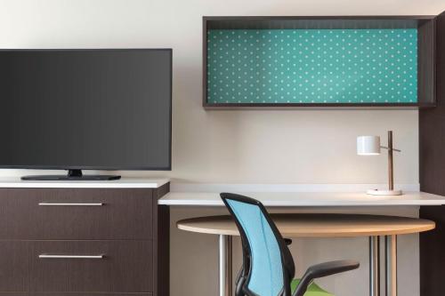 home2 suites by hilton milwaukee west