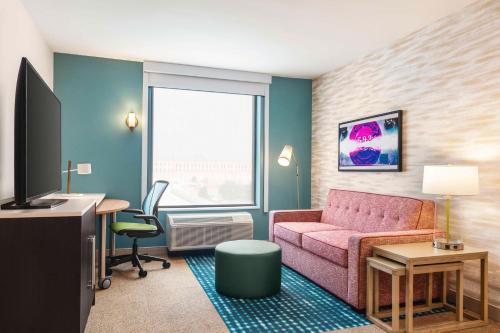 home2 suites by hilton milwaukee west