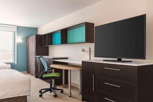 home2 suites by hilton milwaukee west