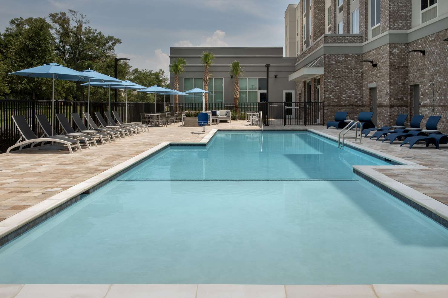 hilton garden inn pensacola downtown