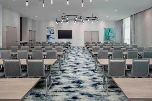 hilton garden inn pensacola downtown