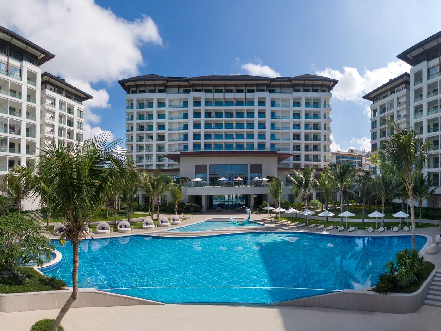 the mermoon resort hainan tufu bay tapestry by hilton