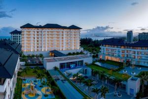 the mermoon resort hainan tufu bay tapestry by hilton