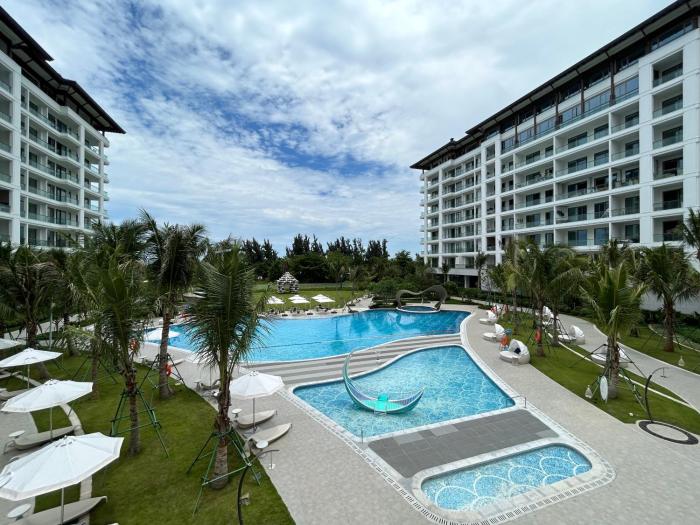 the mermoon resort hainan tufu bay tapestry by hilton