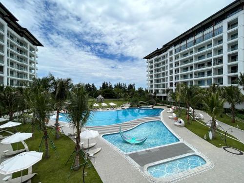 the mermoon resort hainan tufu bay tapestry by hilton