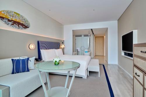 the mermoon resort hainan tufu bay tapestry by hilton