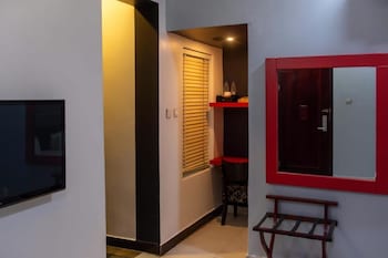 the crib art hotel
