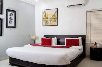 the crib art hotel