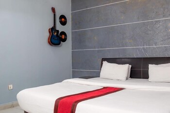 the crib art hotel
