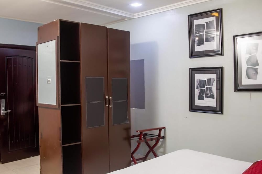 the crib art hotel