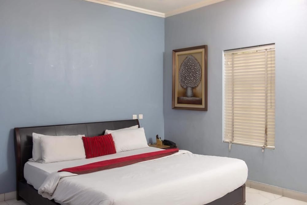 the crib art hotel