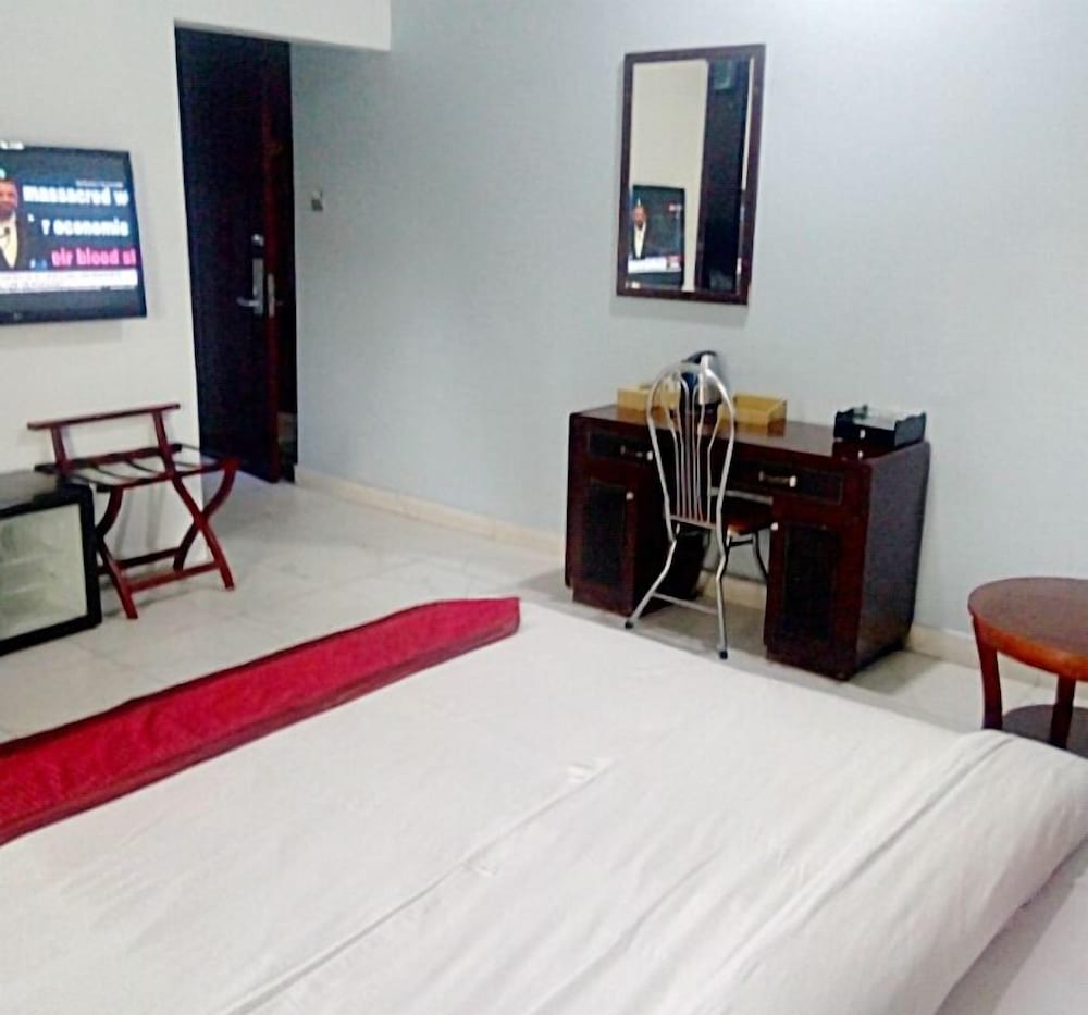the crib art hotel