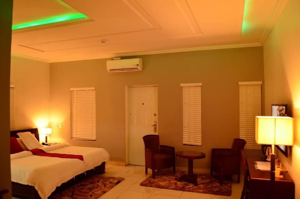the crib art hotel