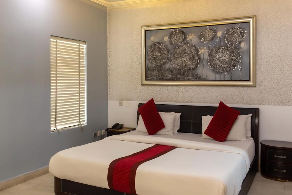 the crib art hotel