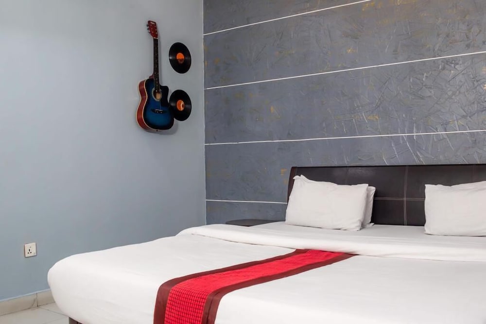 the crib art hotel