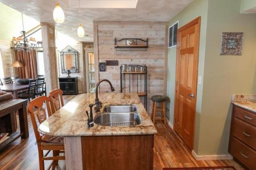 seven springs sunridge 3 bedrooms premium condo pet friendly 3 condo by redawning