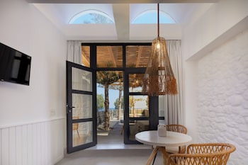 oscar beachfront suites