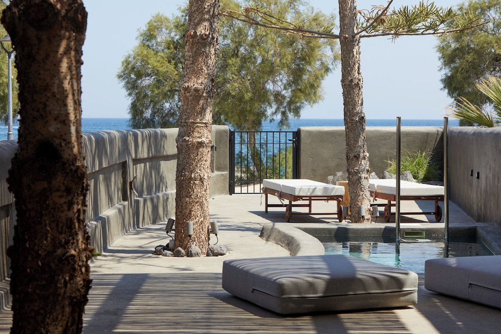 oscar beachfront suites