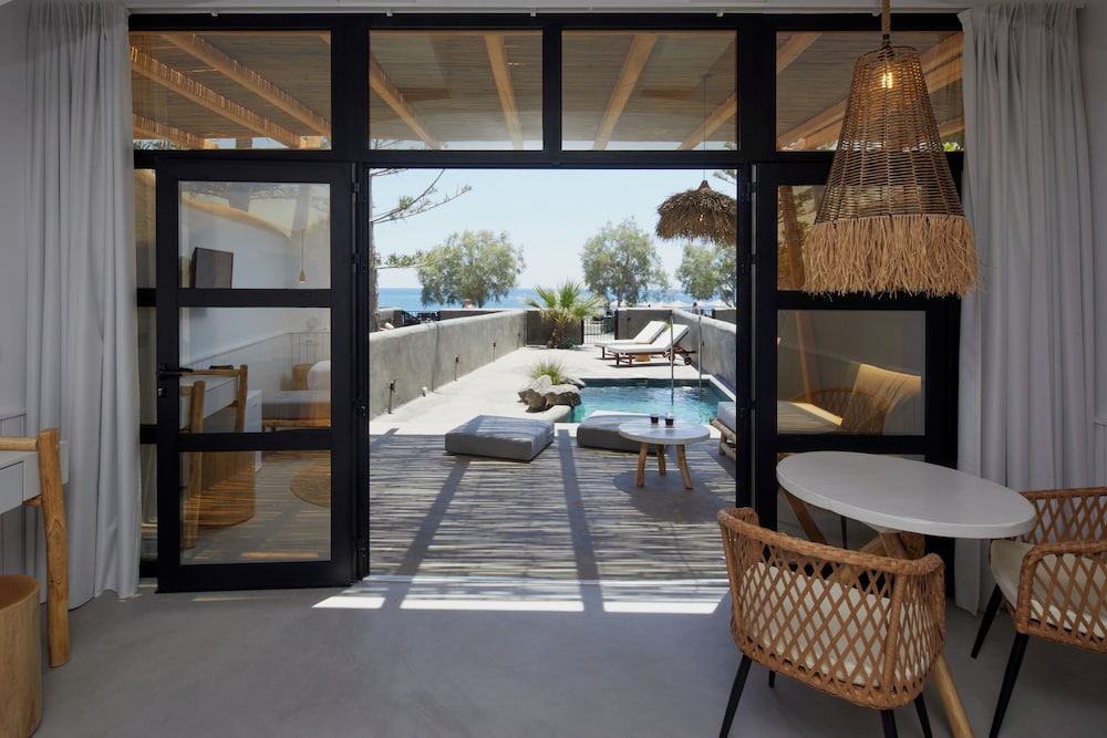 oscar beachfront suites