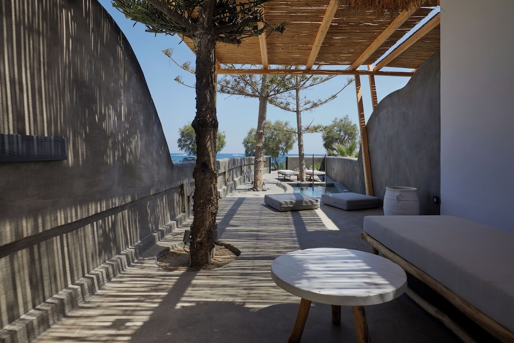 oscar beachfront suites