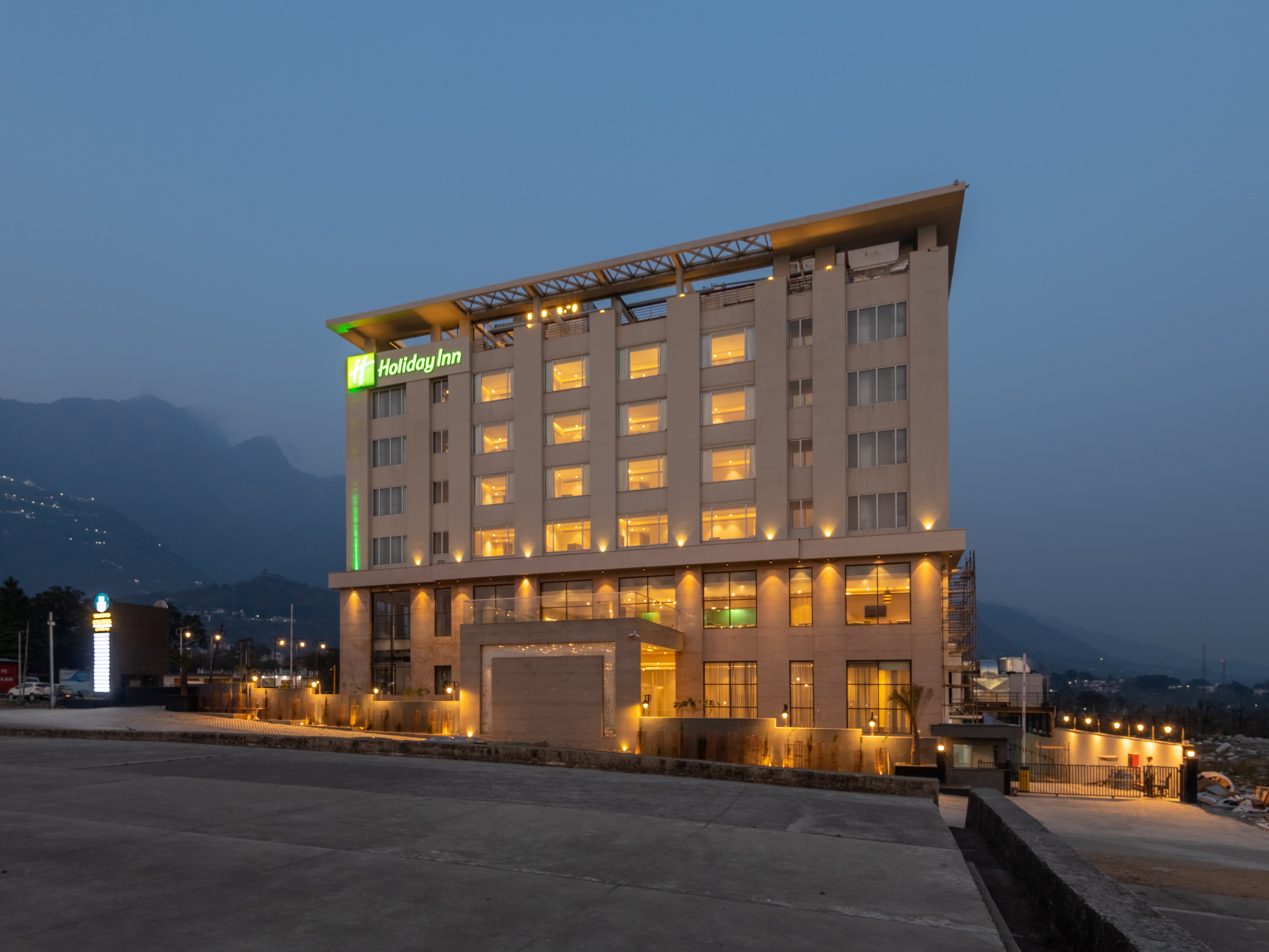 holiday inn katra vaishno devi by ihg