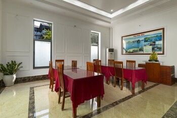 airport transit hotel