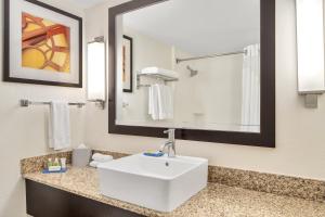 holiday inn express ft lauderdale cruise airport by ihg