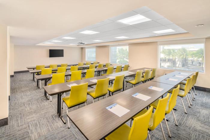 holiday inn express ft lauderdale cruise airport by ihg