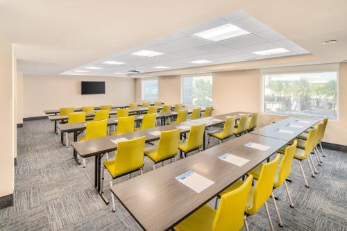 holiday inn express ft lauderdale cruise airport by ihg