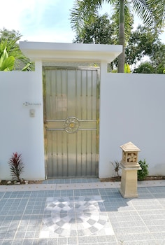 jasmine village