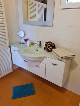 souimanga bleu hotel saly