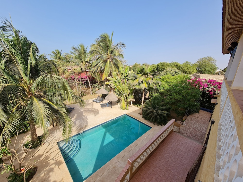 souimanga bleu hotel saly